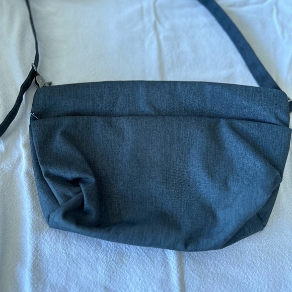 Muji crossbody canvas bag - Picture 5 of 8